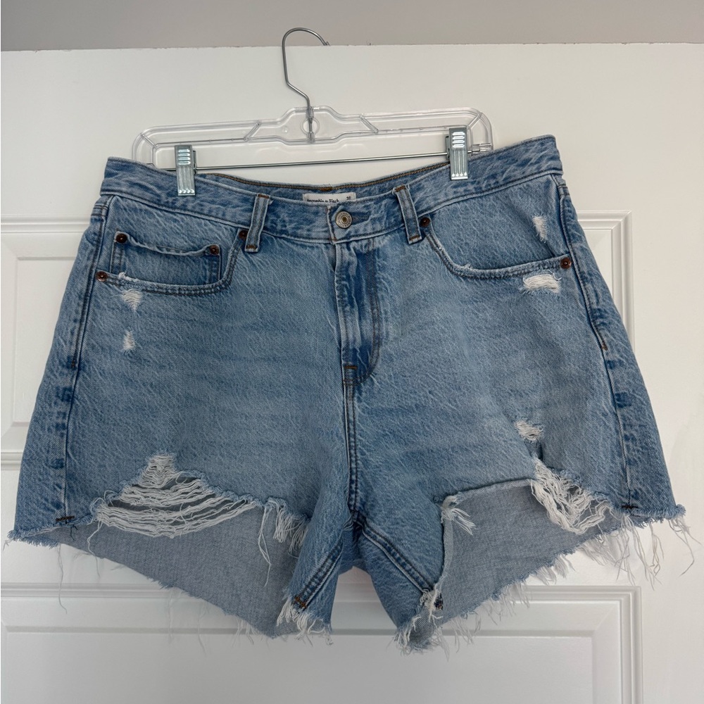 Abercrombie and Fitch Low Rise Baggy Jean Shorts - Size 14